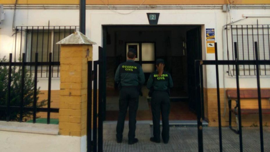 Detienen a dos personas por cometer varios robos en un polígono industrial de Isla Cristina