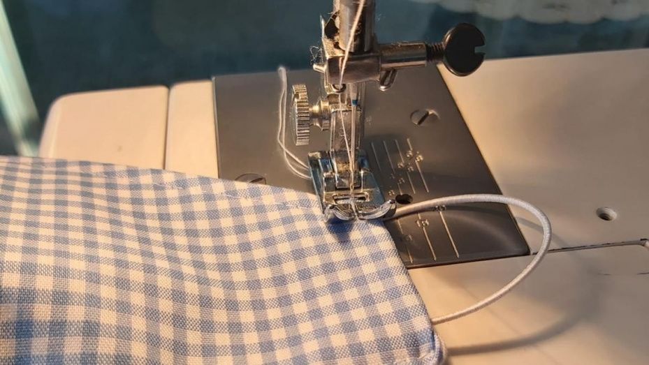 La Borriquita reparte de forma altruista por la provincia mascarillas y pantallas faciales