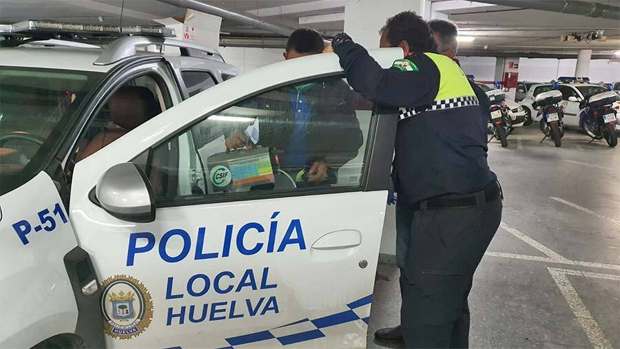 CSIF comienza a desinfectar con ozono los coches de la Policía Local, ambulancias y Protección Civil