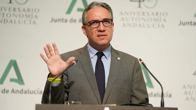 La Junta cree que la curva 'está bajando' en Andalucía al registrarse por primera vez menos de 2.000 ingresados