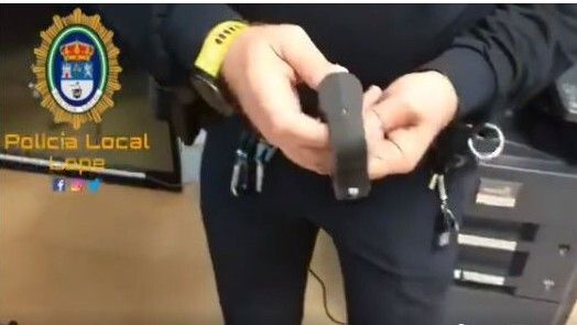 Incautan a un ciudadano francés un puño americano con un sistema de descarga eléctrica