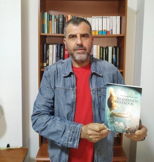 Alejandro Mondéjar reflexiona sobre los límites de la moralidad en su primera obra