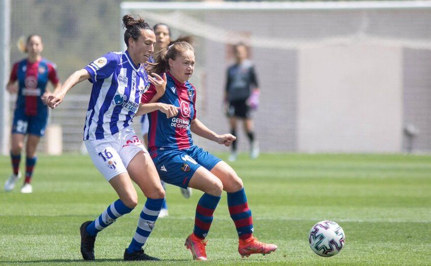 Esther rescata un punto para el poderoso Levante en el último segundo ante un gran Sporting Huelva (2-2)