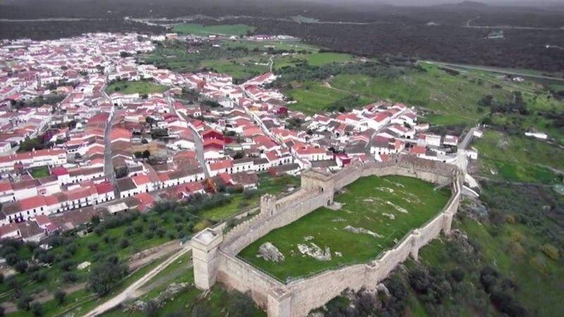 Cumbres de San Bartolomé, Cumbres Mayores y Santa Olalla cierran sus instalaciones municipales