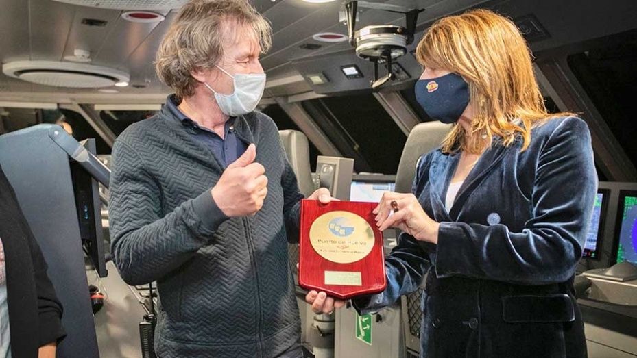 Pilar Miranda visita el fast ferry 'Eleanor Roosevelt’ en escala técnica en el Muelle Sur para hacer ‘bunkering’ de GNL