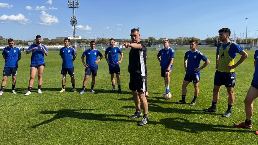 Jaime Díaz dirige su primer entrenamiento como técnico albiazul
