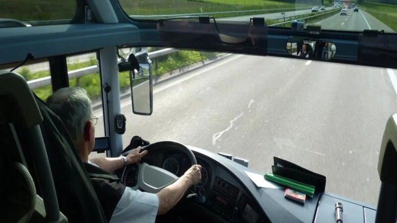 Una empresa de transportes de Almonaster necesita incorporar un conductor de autobús