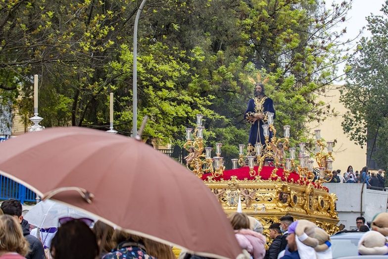 La lluvia trunca un Lunes Santo llamado a ser histórico en el que solo Calvario se salvó
