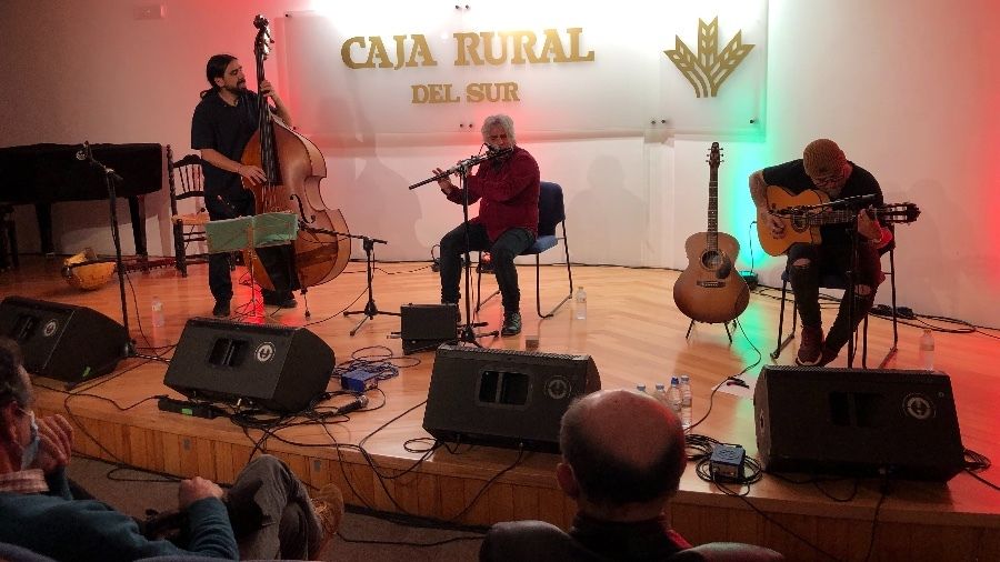Rubén Diez Trío e Ibrahim Diabate protagonizan un exitoso cierre del ciclo de ‘Ritmos y otras músicas’ de la Fundación Caja Rural del Sur 