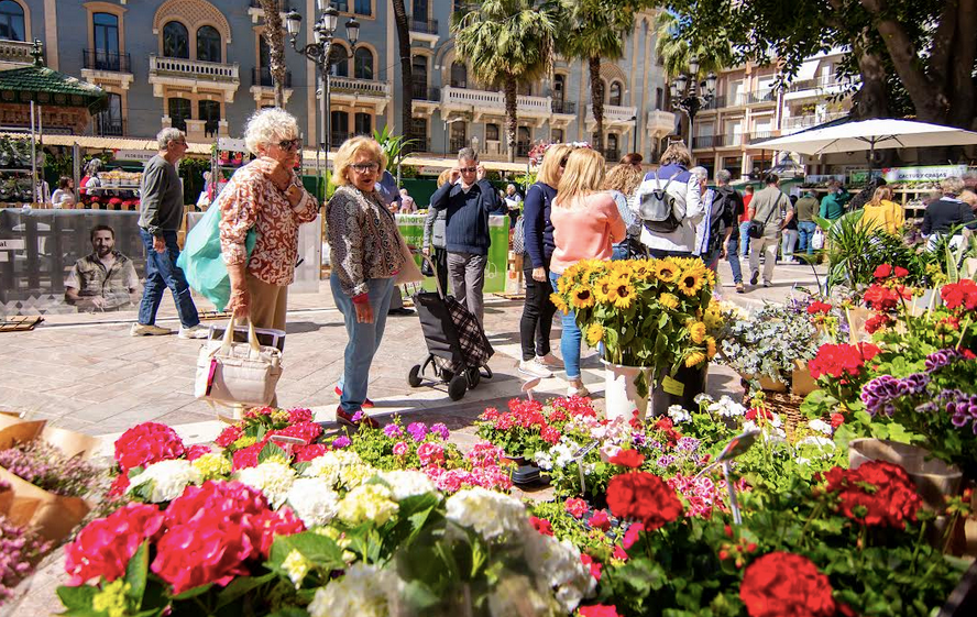 La Plaza de las Monjas se convierte en un gran jardín con la Muestra de la Primavera