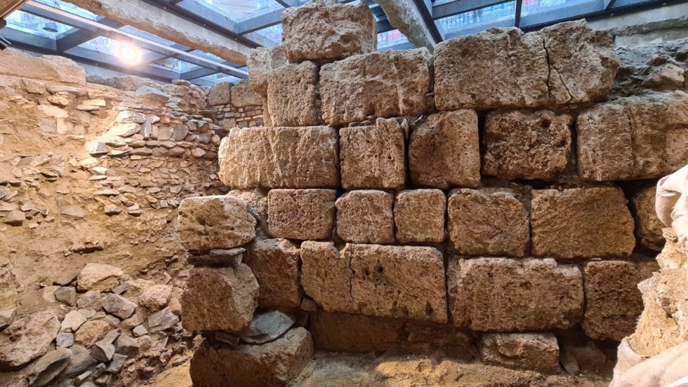 ArqueoHuelva reclama a la Junta que el muro tartésico de San Pedro sea visitable