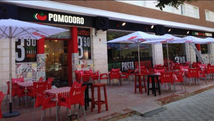 Cinco vacantes para trabajar de cocinero y camarero en el Pomodoro de la avenida de Andalucía