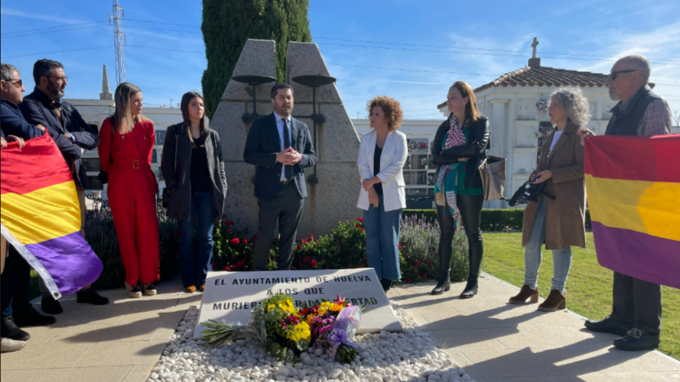 Los socialistas onubenses conmemoran el Día de la República