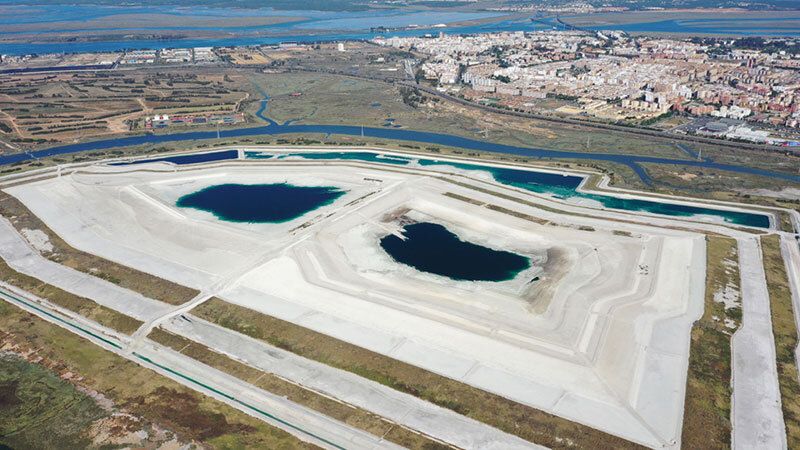 Fertiberia tacha de 'falsa' la acusación de Greenpeace y Mesa de la Ría sobre vertidos de fosfoyesos