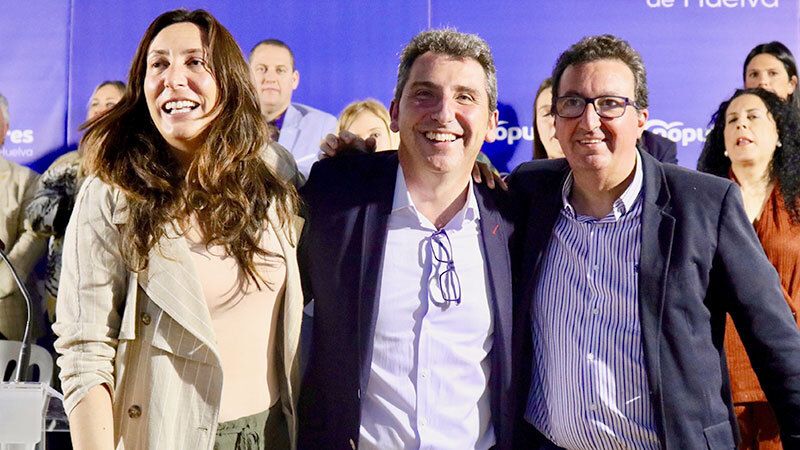 Álvaro Burgos se presenta en Moguer con un “sí” a la agricultura, a bajar impuestos y a la eliminación de la zona azul