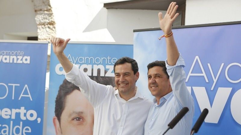 El presidente de la Junta muestra su apoyo a Alberto Fernández en Ayamonte