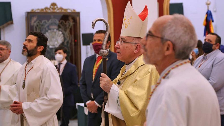 El obispo pide a los hermanos de Emigrantes “vivir un Rocío desde la fe, la esperanza y la caridad” 