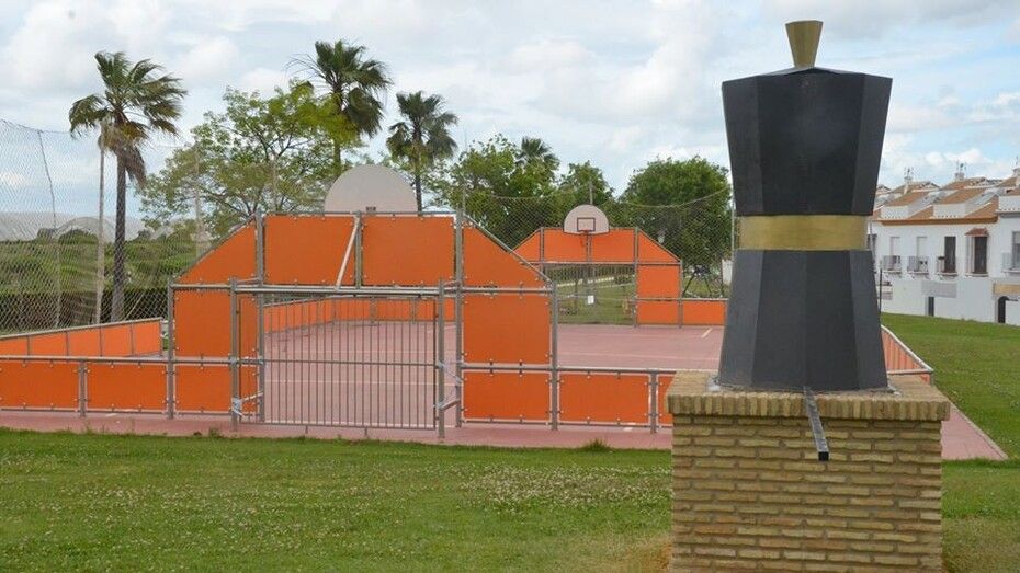 Una réplica de una cafetera, nuevo elemento en la zona verde de Galé