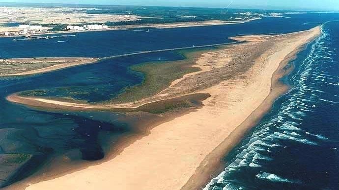 El Ayuntamiento de Huelva recuerda a la Junta las 'singularidades' de la playa del Espigón para su reapertura