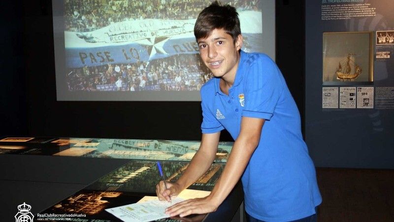 El prometedor delantero cadete del Recre Miguel Clavería se marcha al Cádiz