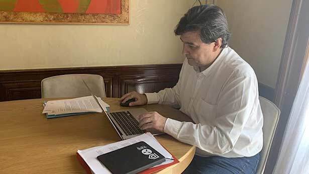 El alcalde confía en que se mantenga la fecha del Mundial de Bádminton, un 'revulsivo' para Huelva