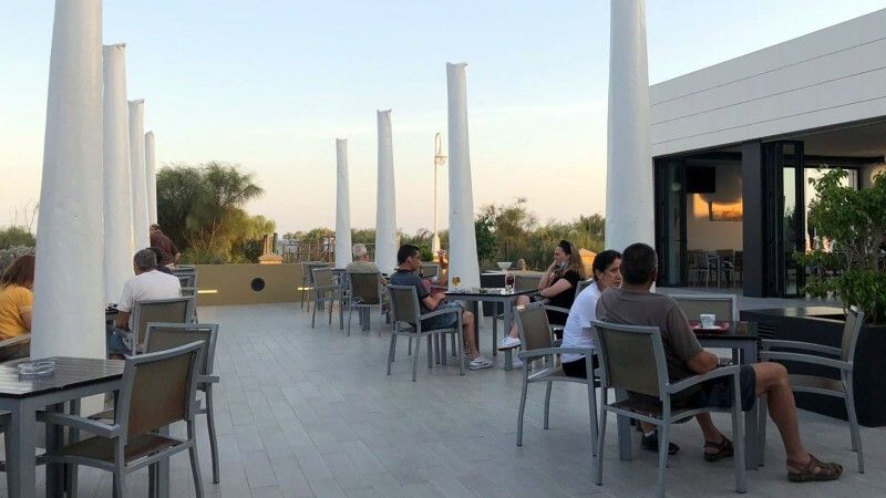 Los centros comerciales, terrrazas y establecimientos del paseo marítimo de Islantilla se incorporan a la nueva normalidad
