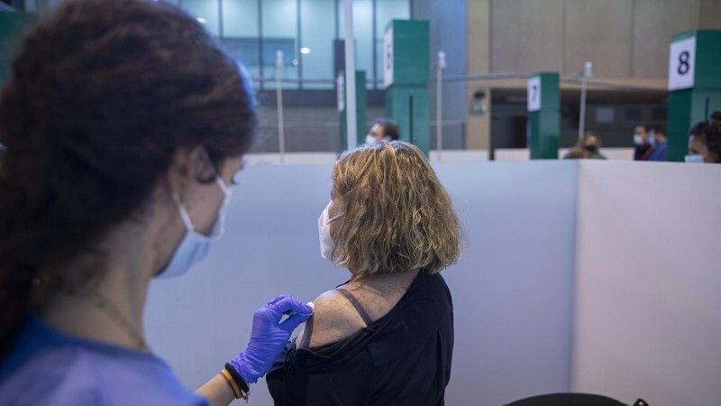 Andalucía amplía la petición de cita directa para vacunarse a las personas de 52 y 53 años
