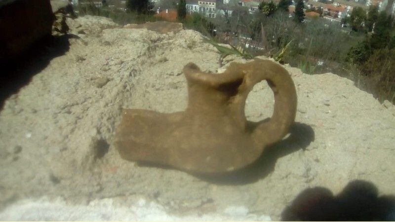Encuentran restos de la época islámica en las obras del entorno del Castillo de Cortegana