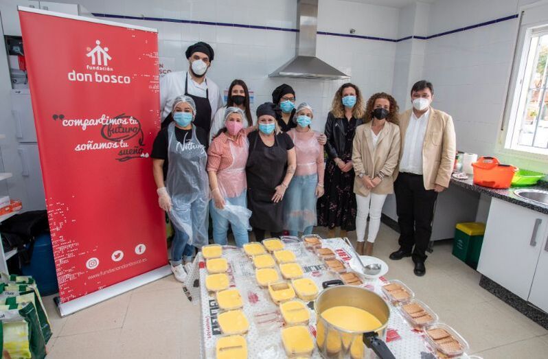 Un total de 15 familias vulnerables se benefician del programa de inserción 'Cocina familiar comunitaria'