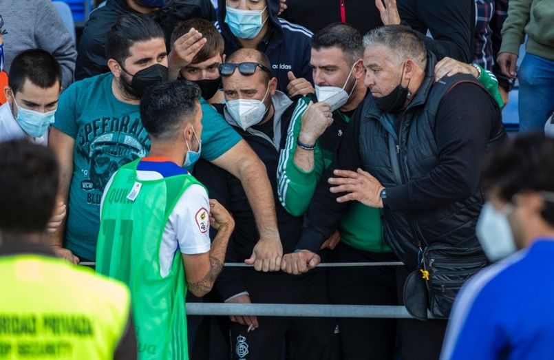 Tragicómico entierro (1-2)