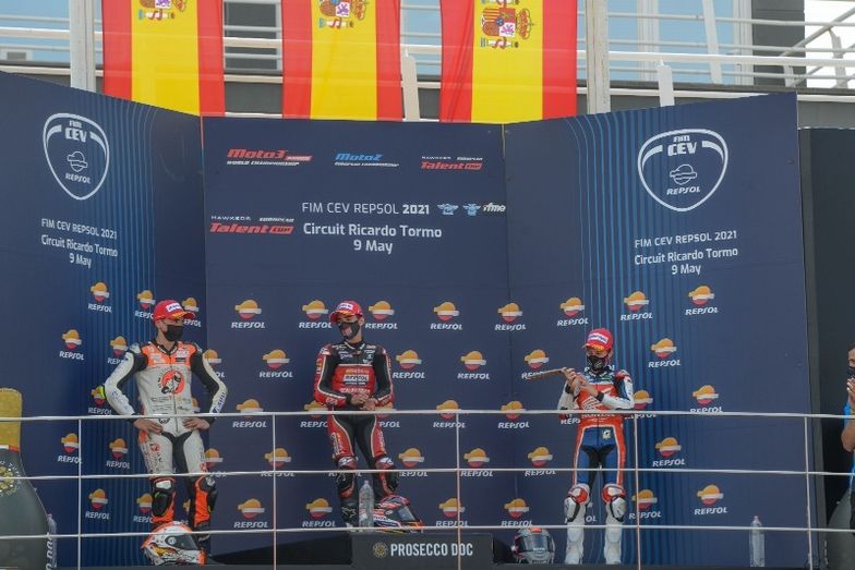 Doble podio y pole con récord para Hugo Millán en el circuito de Cheste