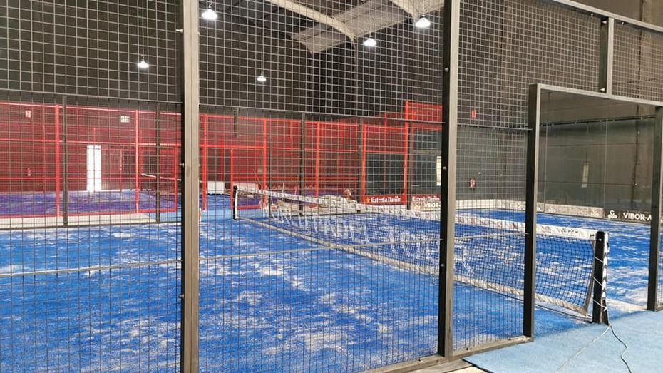 Abre sus puertas 'Padel Indoor La Ría', que cuenta con una pista panorámica del World Tour