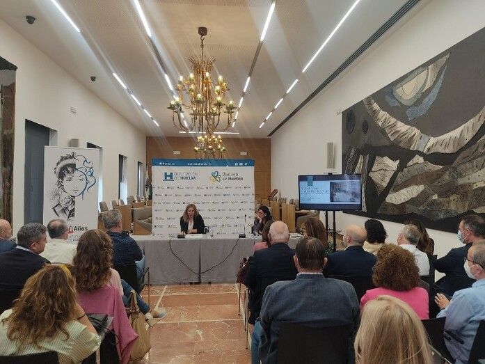 La rectora de la UHU ofrece una conferencia sobre la primera Diputación de Huelva con motivo del Bicentenario