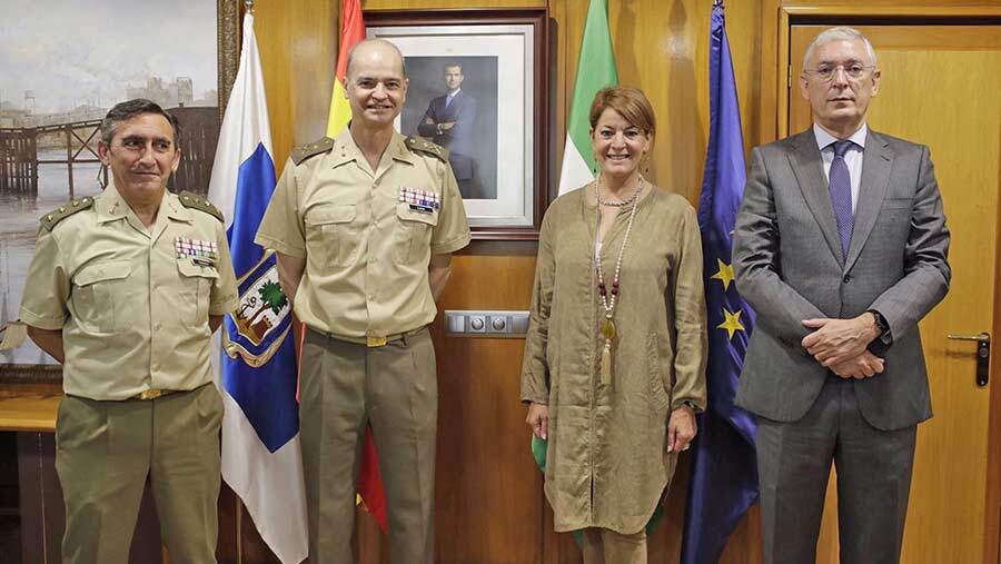 El Puerto recibe la visita del comandante Militar de Sevilla y Huelva