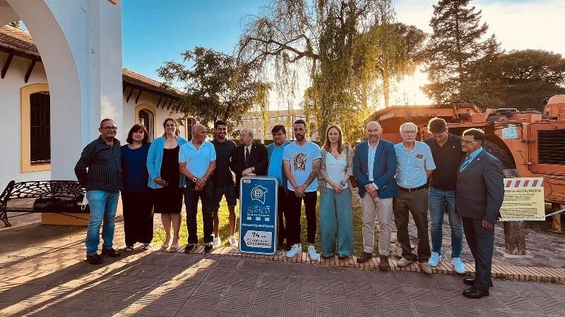El Ayuntamiento de Minas de Riotinto recibe el Premio Mackay por parte del Recre