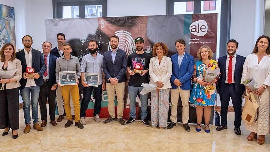 Agencia BIS y Humanos Como Recurso, empresas ganadoras de los Premios AJE Huelva 2022