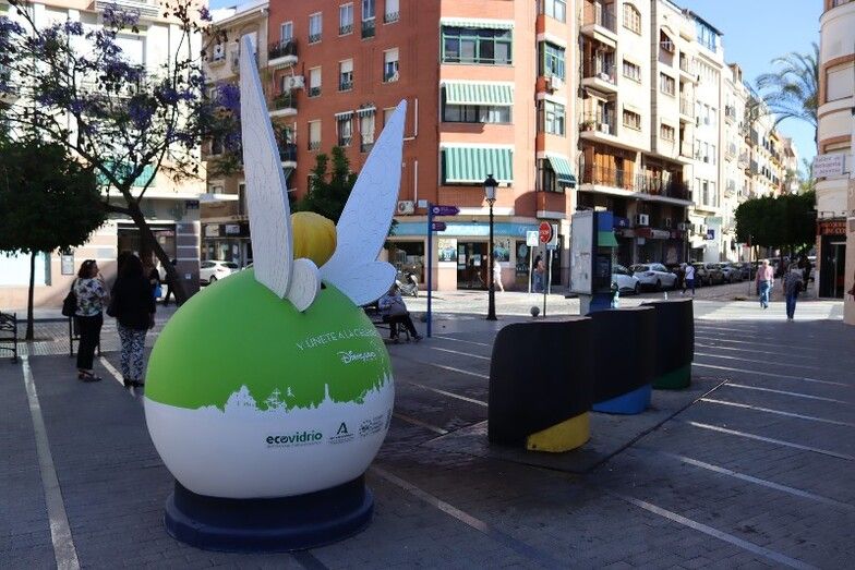Iglús tematizados con personajes Disney para reciclar en las calles de Huelva