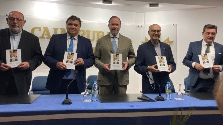 Diego Capado cuenta en un libro de Fundación Caja Rural del Sur sus vivencias con el Papa en la visita al Rocío