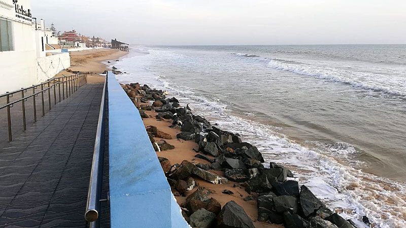 Convocan una limpieza popular de la playa de Matalascañas