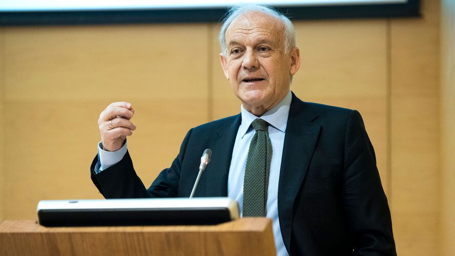 El exministro De la Quadra-Salcedo presenta este jueves su libro 'Sociedad digital y Derecho'