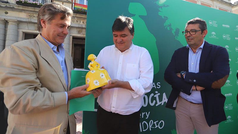 Ecovidrio improvisa un museo callejero para concienciar sobre el reciclaje