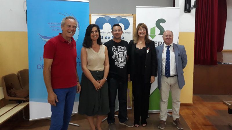 Los alumnos en riesgo de exclusión social de la Ciudad de los Niños aprenden a navegar