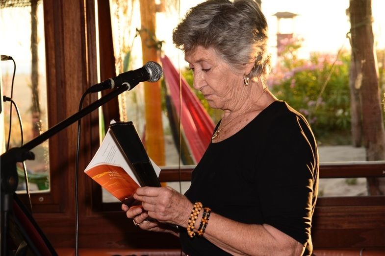 Poetas del Guadiana recibe al verano con versos en Isla Canela