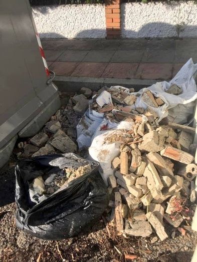 Aljaraque avisa de que pondrá multas de hasta 1.500 euros a los que dejan enseres, podas y muebles en la calle