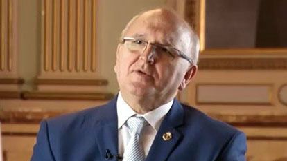 Antonio Aguado seguirá al frente del Colegio de Médicos tras obtener un centenar de votos más que Hergueta