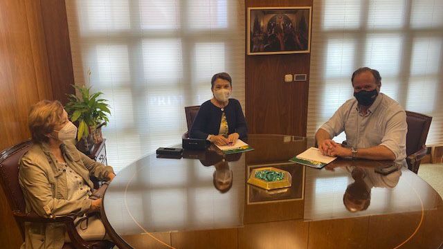 Caja Rural del Sur apoya a la asociación Feafes con su 'Casita blanca'