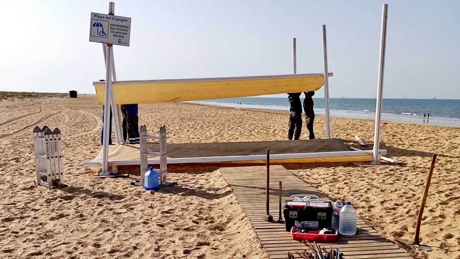 El Ayuntamiento refuerza las infraestructuras y servicios de la Playa del Espigón