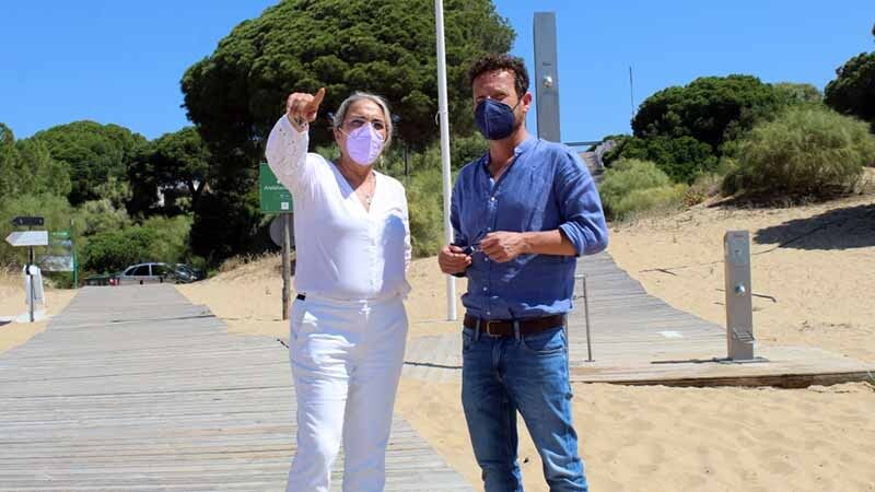 'Protocolo Covid' en las playas de Cartaya: sombrillas a tres metros, duchas habilitadas, y control de aforo
