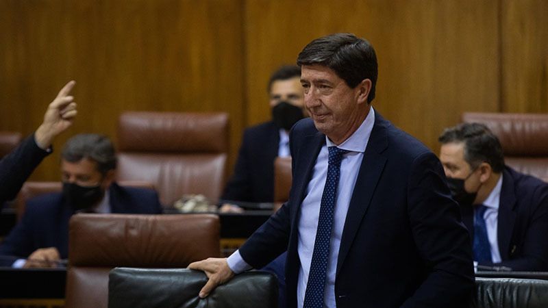 No 'cantemos victoria' aún: la Junta dice que seguirá 'recomendando' la mascarilla pese al anuncio del Gobierno