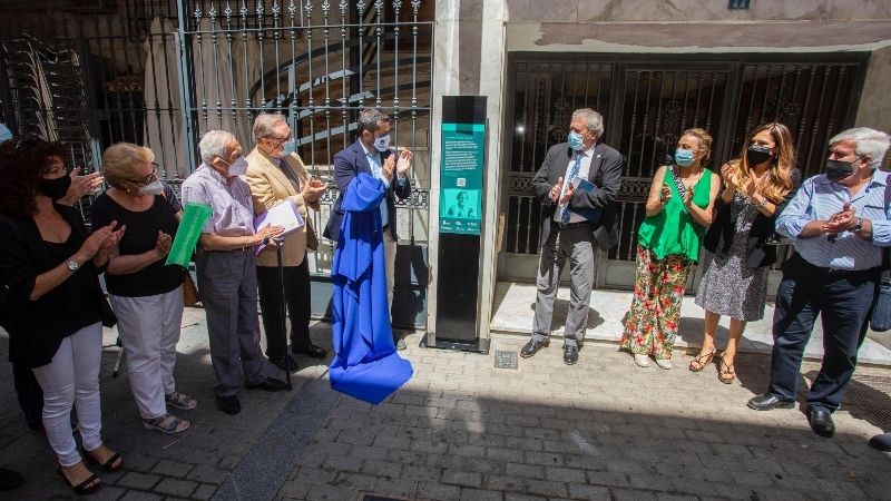 Carmen Rovira, hija predilecta de Huelva, ya tiene su tótem en la calle Rico